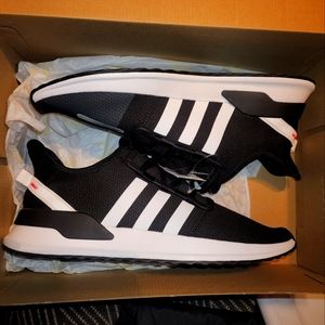 men's Adidas tennis shoes